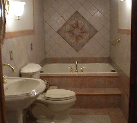 Basement BR w/jetted tub 