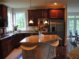 3624 Stonewall Manor Dr, Triangle, VA 22172