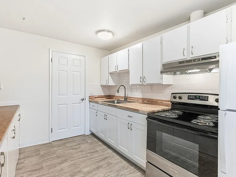 100 W Olympic Pl — Photo 29