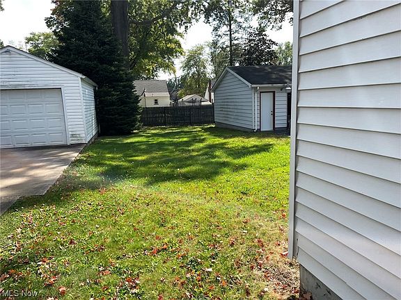 4th image of 1406 Maplewood St NE