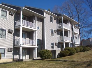 13 Northampton St APT C, Easthampton, MA 01027