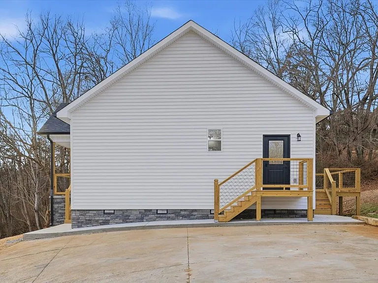 939 Nichols Rd — Photo 2