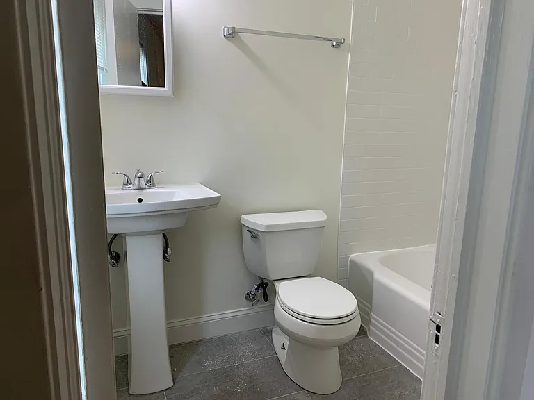 3413 Falls Rd #1A — Photo 8