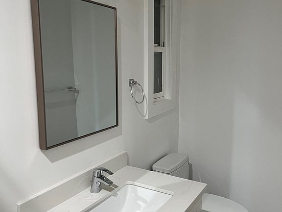4th image of 570 Lombard St