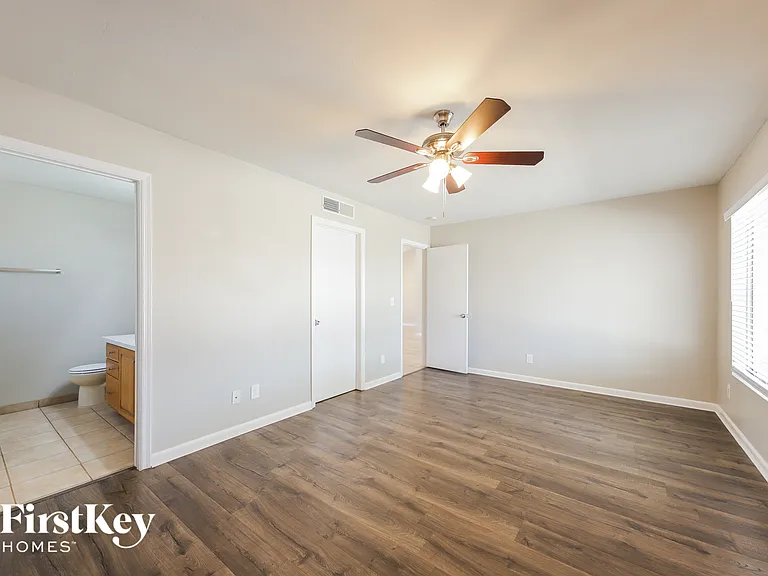 19002 N 45th Cir — Photo 10