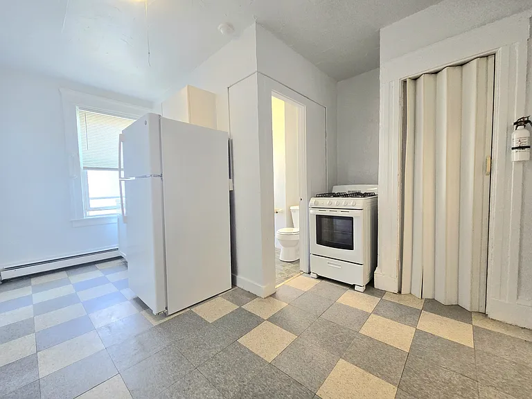 9 Cedar St #2 — Photo 4
