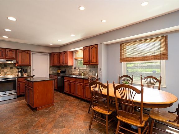 5th image of 7457 Kingstonhill Ct