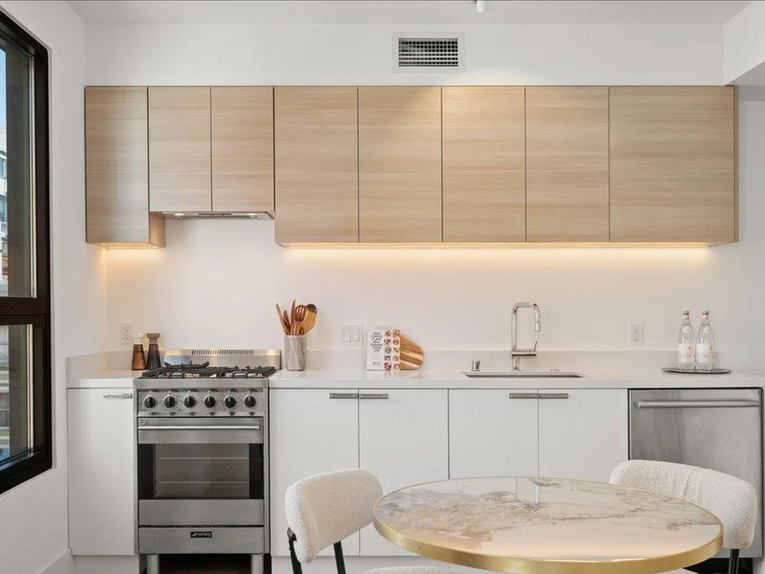 1 bed, 676 sqft, $3,500 — Photo 2