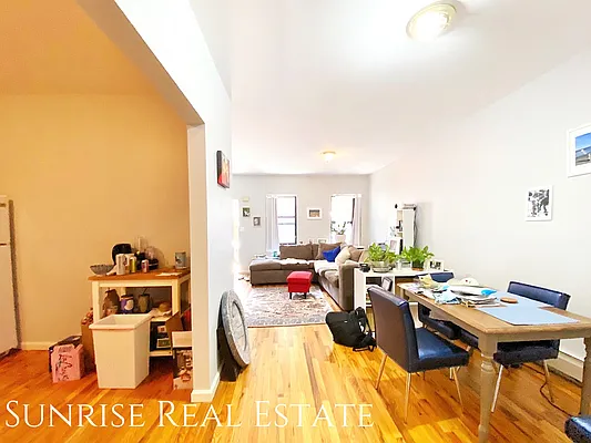 Rented by Sunrise Real Estate | media 6