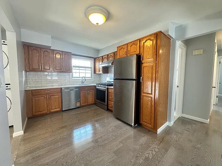 109 Manila Ave #2 — Photo 4
