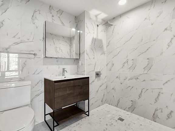 3rd image of 3436 Kingsbridge Ave APT 1D