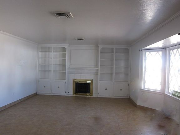 3rd image of 2555 Bainbridge Dr