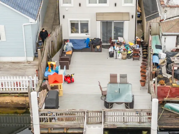 84 Gotham Avenue image 16 of 17