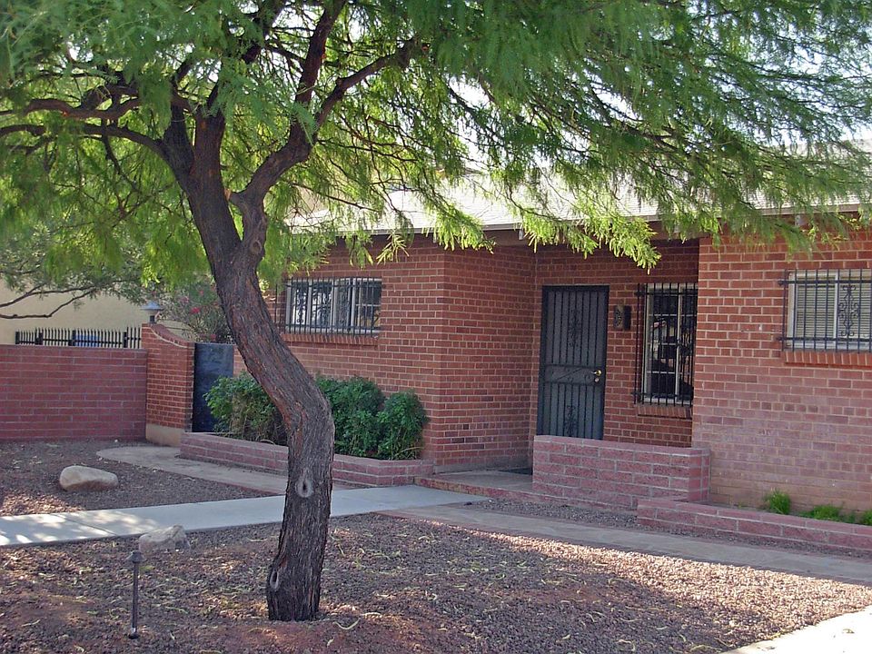 Front yard with mature mesquites
