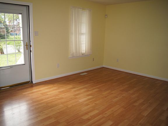 5th image of 1089 W Ashland Ave