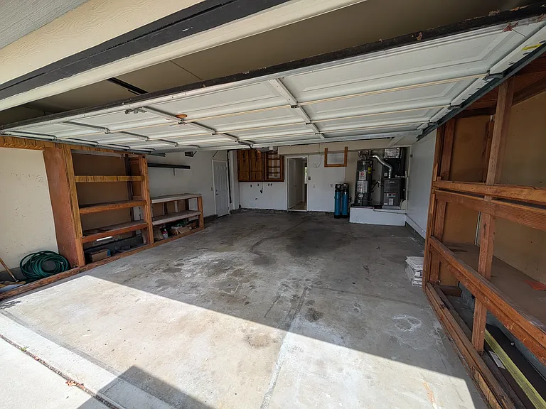 1094 Stillwell Ave — Photo 22
