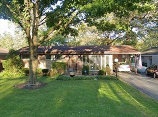 1005 Dell Rd, Northbrook, IL 60062