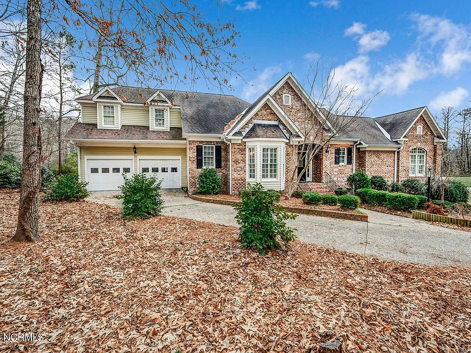 1st image of 211 Hampton Cir