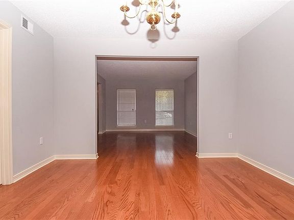 3rd image of 172 E Emerald Creek Dr