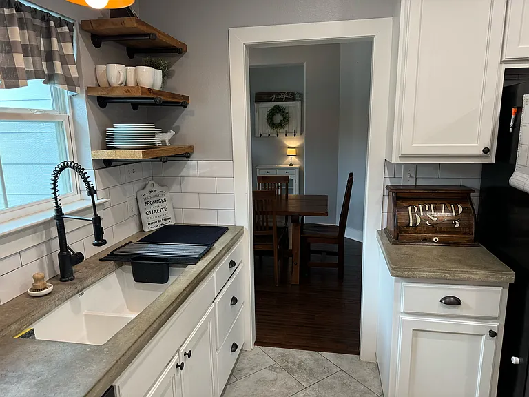 914 Bear Springs Trl — Photo 34