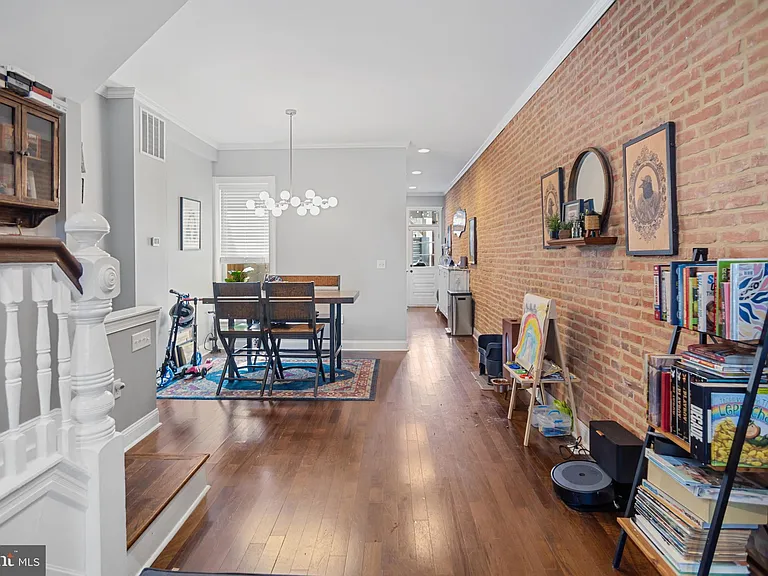 108 N Lakewood Ave — Photo 3
