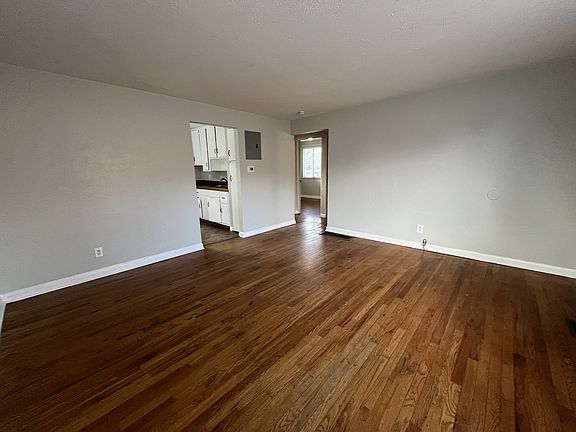 5th image of 1667 Vance St