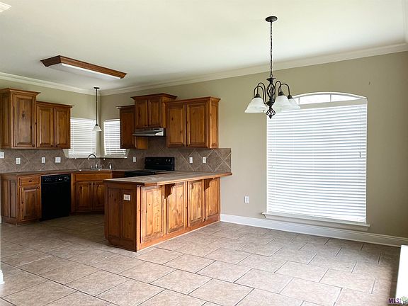 3rd image of 40422 Fox Run Dr