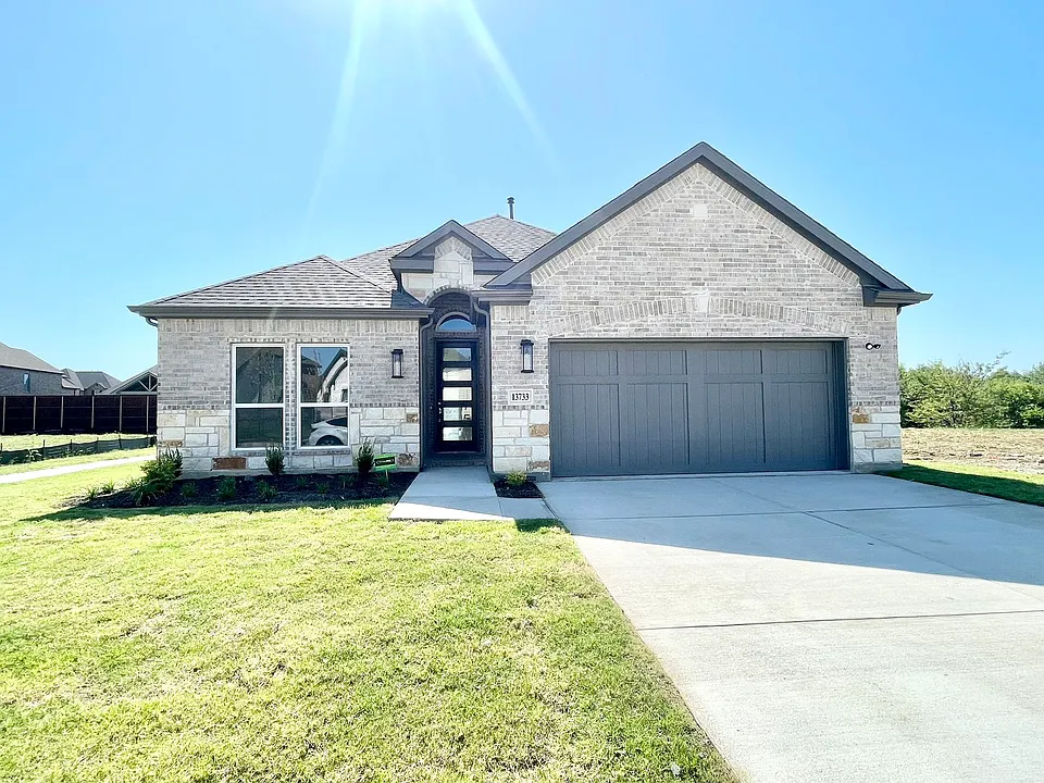 13733 Riola Dr