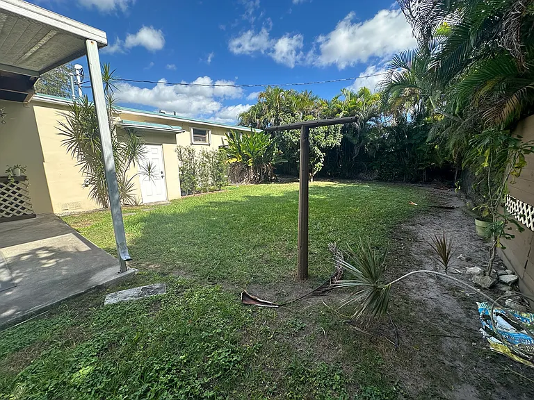 7910 SW 15th St — Photo 43