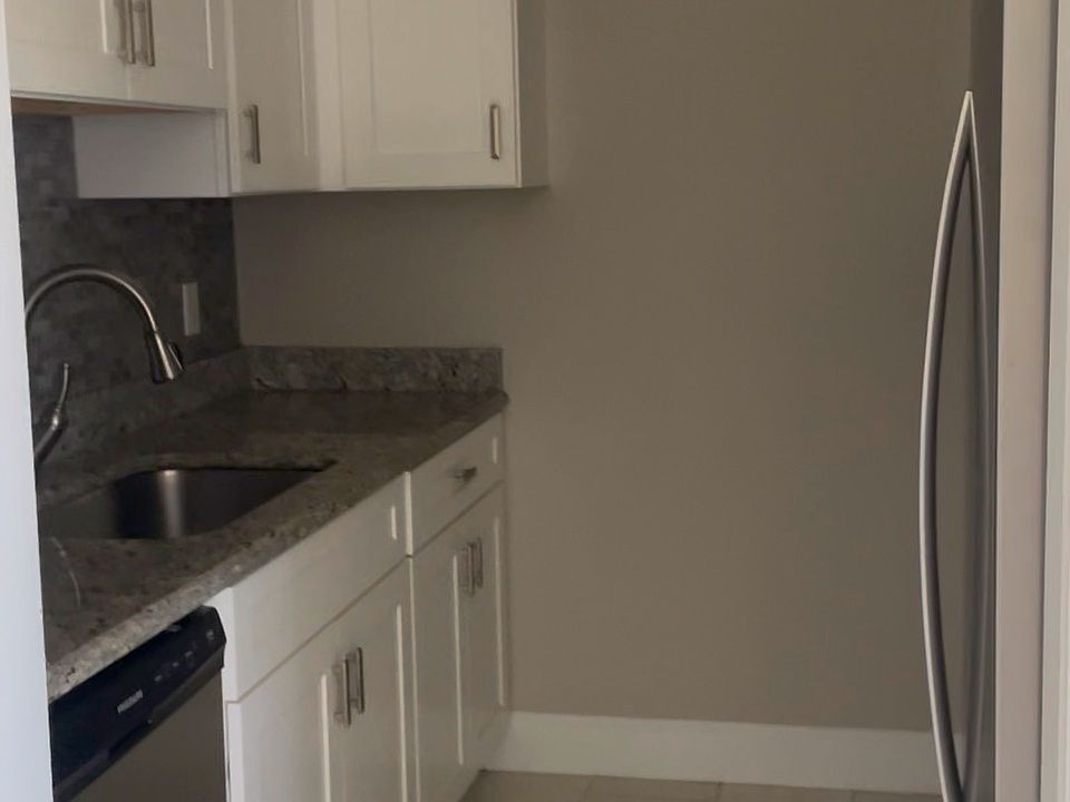 1st image of 256 University Blvd Unit 4