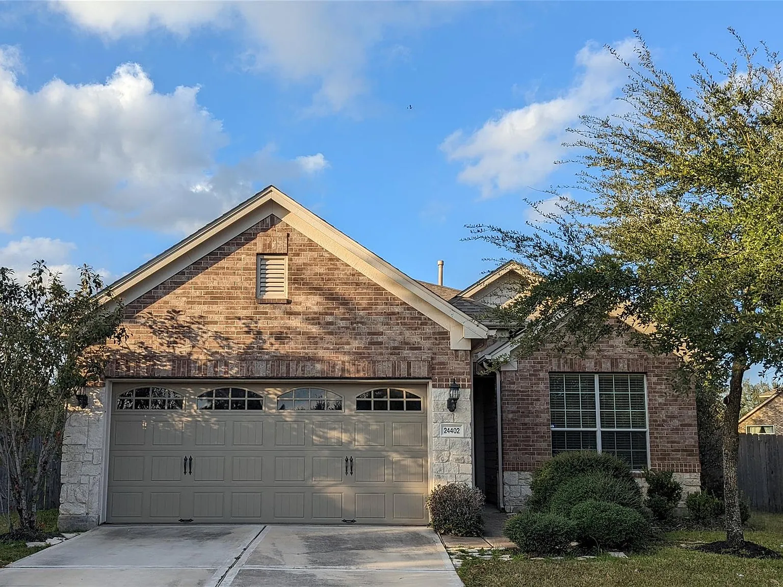 3 bed, 2.0 bath, 1742 sqft, $2,300 — Photo 1
