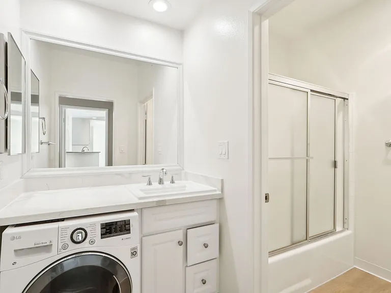 Washer/dryer in bathroom