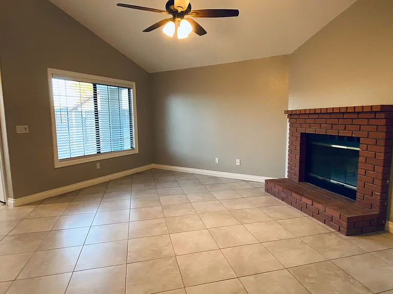 629 Beth Ln — Photo 4