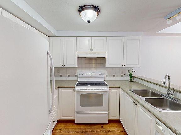 5th image of 211 12th St #104