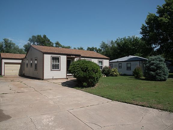 2nd image of 416 Hungerford Ave