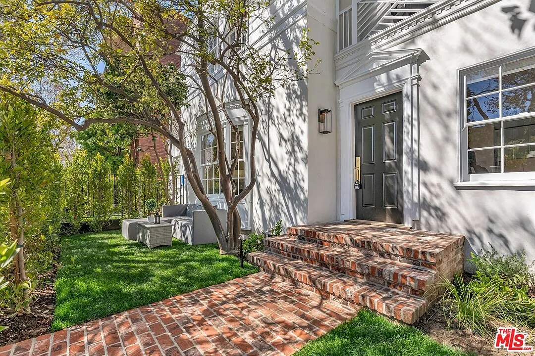 2 bed, 2.5 bath, 1500 sqft, $8,999 — Photo 4