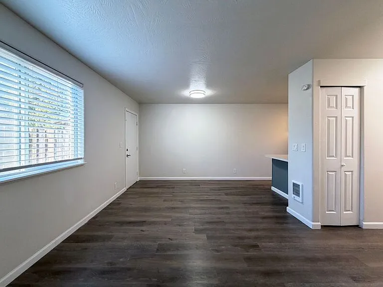 2447 Roosevelt Blvd #3 — Photo 8