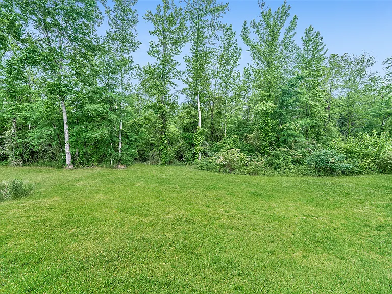 530 Clover Cir — Photo 5