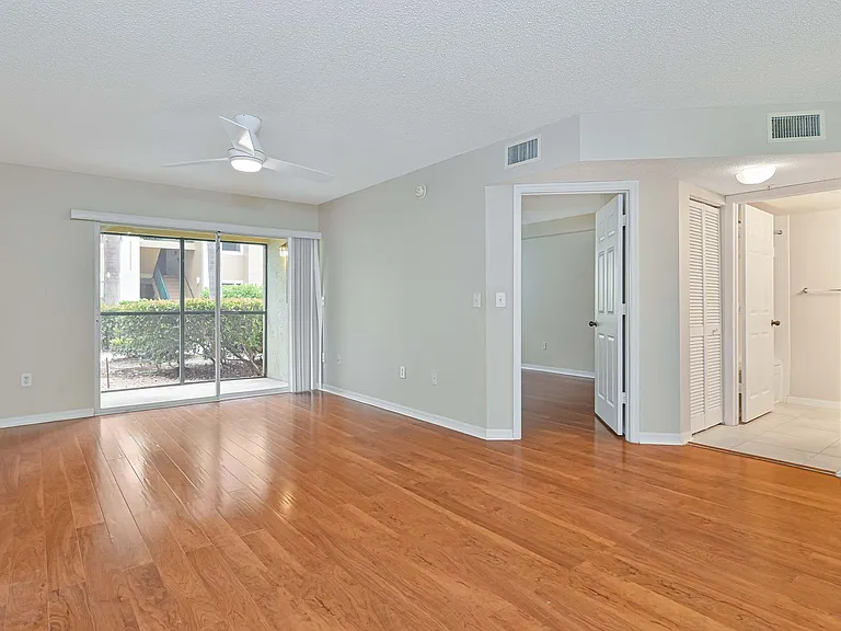 8920 Colonnades Ct E #514 — Photo 4