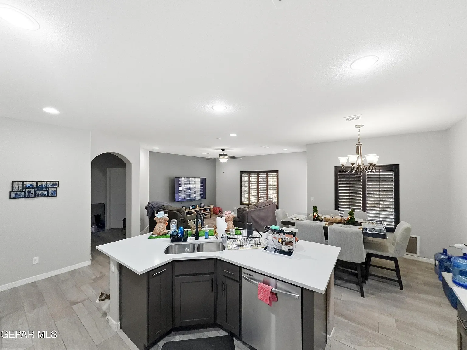 4 bed, 2.0 bath, 1755 sqft, $2,200 — Photo 4