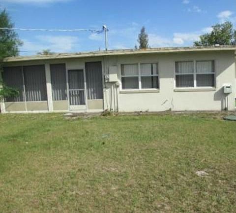 2nd image of 501 SE Crosspoint Dr