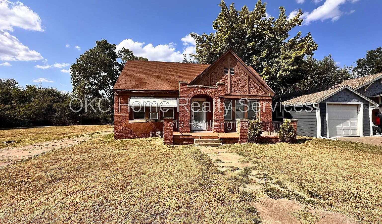 2 bed, 1.0 bath, 1087 sqft, $1,300 — Photo 2