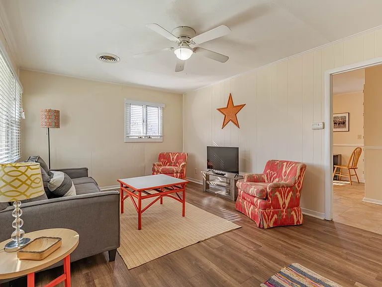 3611 Johnston Way — Photo 3