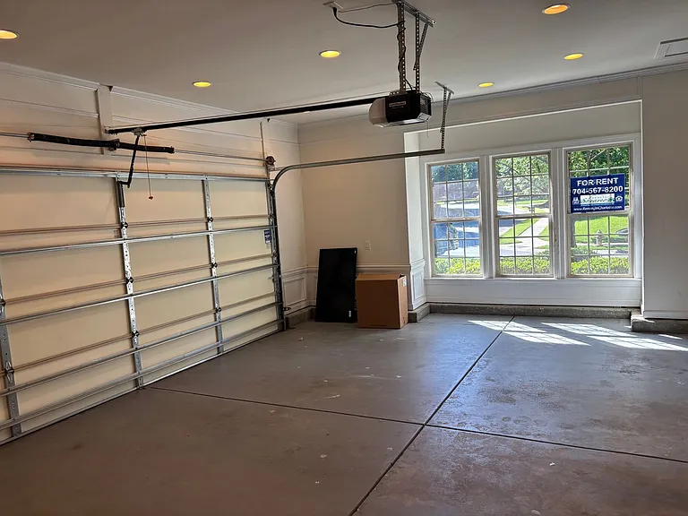 8811 Tamarron Dr — Photo 34