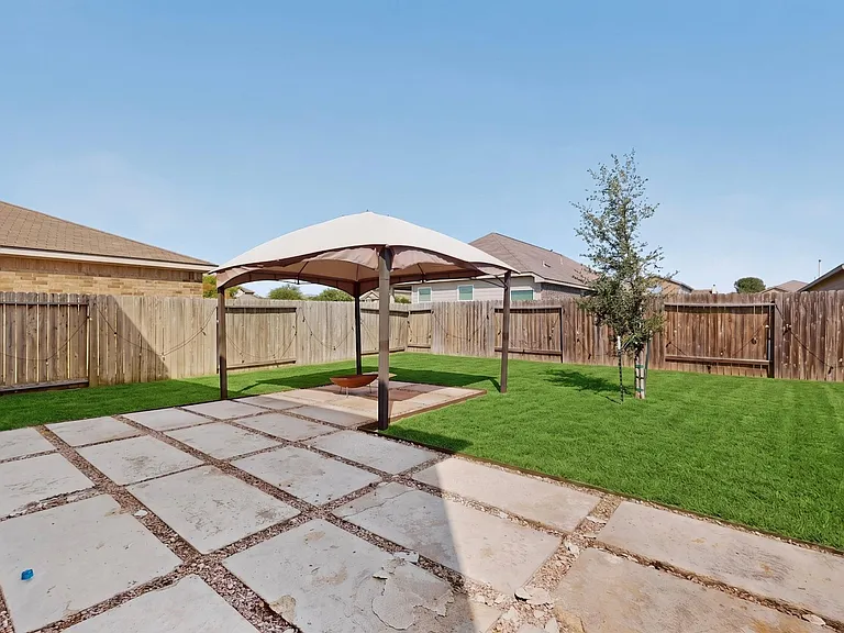 1382 Breanna Ln — Photo 30