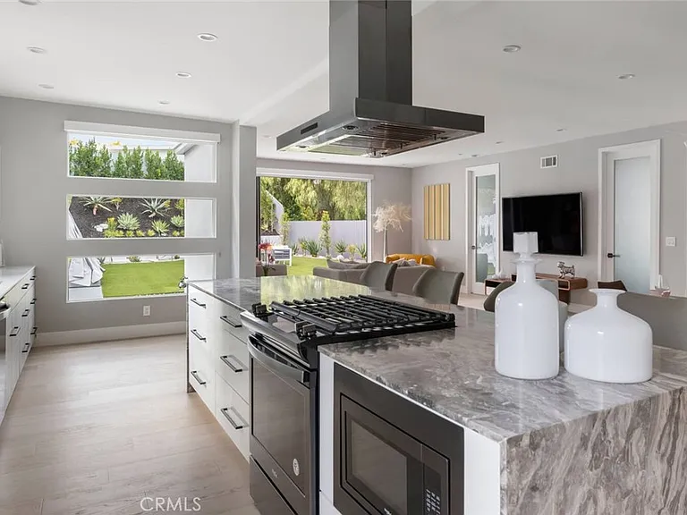 4731 Topanga Canyon Blvd — Photo 10