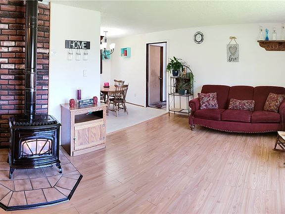 5th image of 510 Centre St N