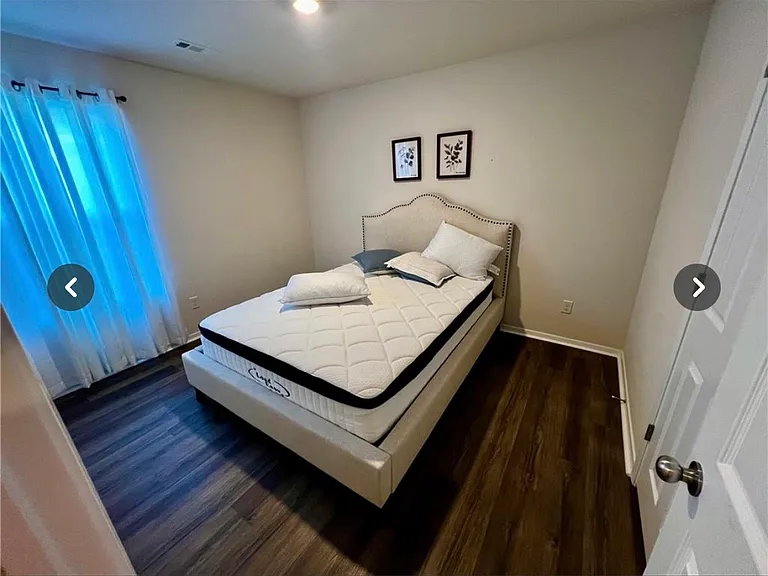 2564 E Illinois Aly — Photo 14