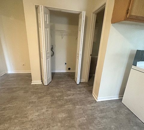 5th image of 207 Carter St #C