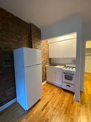 Rented by City Connections Realty | media 9